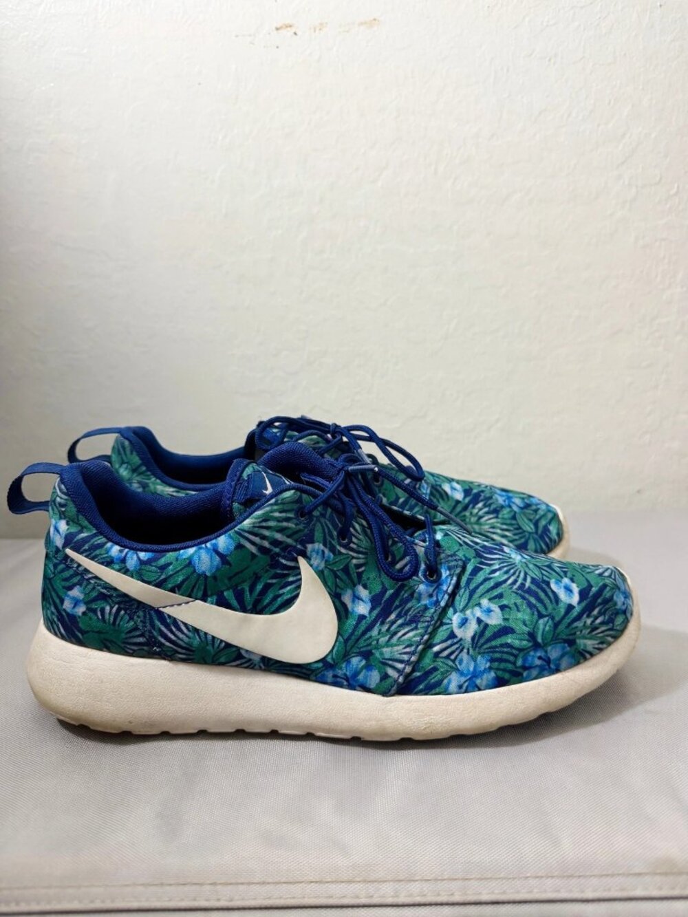 Nike Roshe One Floral Tropical Print Sneakers — Men's 8.5